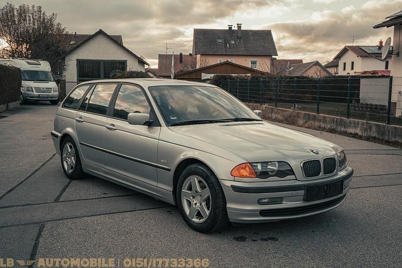 Grau Gebraucht 2001 BMW 318 Kombi | 1.999 € (Fairer Preis) - Bild 1/4