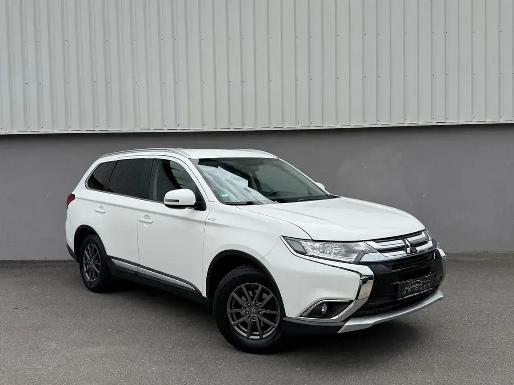 Gebraucht Mitsubishi Outlander Edition 150 PS (110 kW) 2017 Weiß SUV