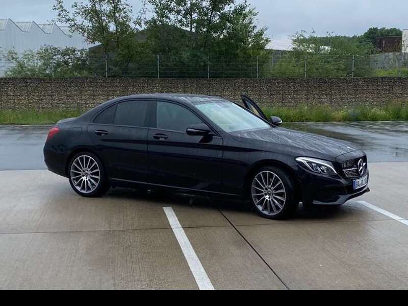 Schwarz Gebraucht 2017 Mercedes C300 Limousine | 25.000 € (Fairer Preis) - Bild 1/4