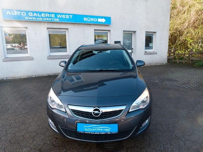 Gebraucht Opel Astra Selection 101 PS (74 kW) 2011 Grau Limousine