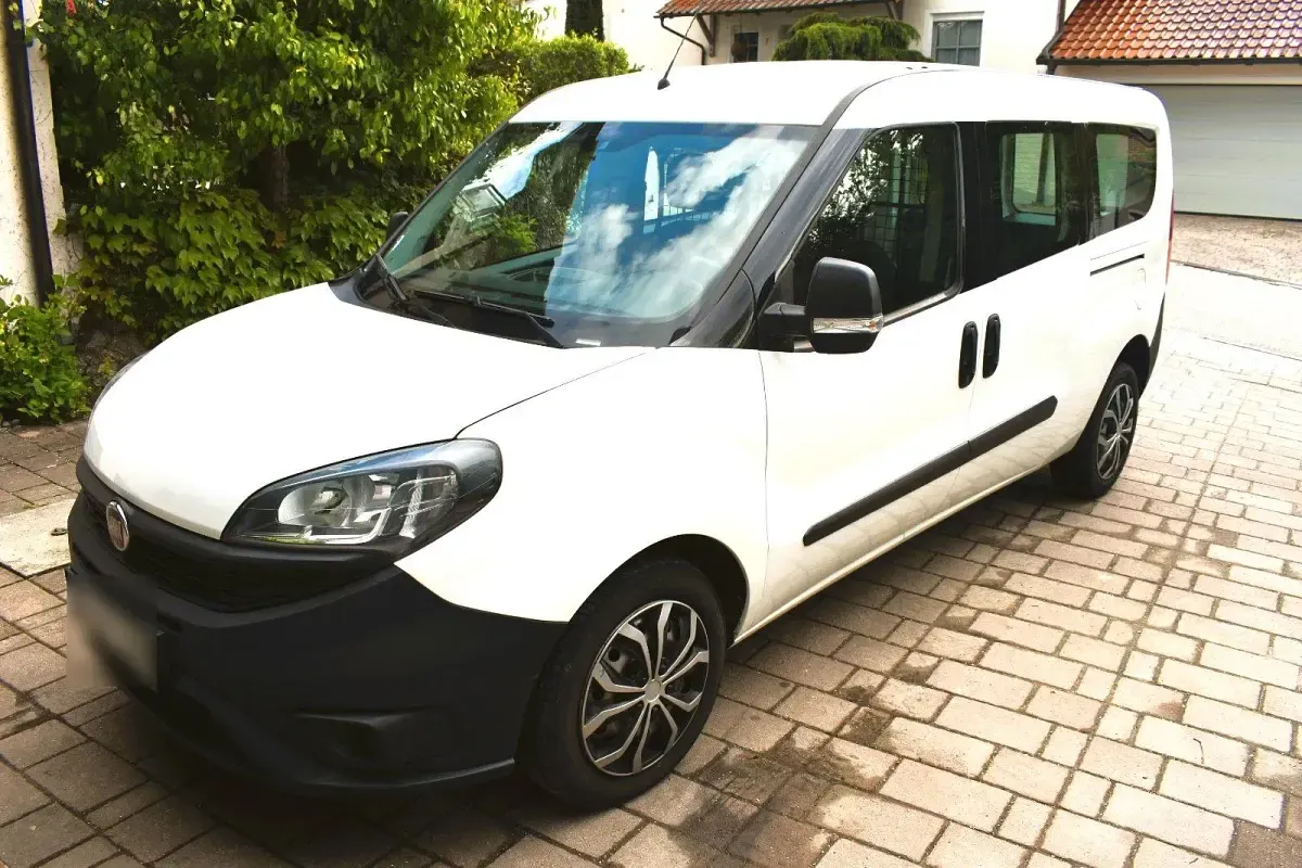 Gebraucht Fiat Doblò 95 PS (69 kW) 2018 Weiß Van / Kleinbus
