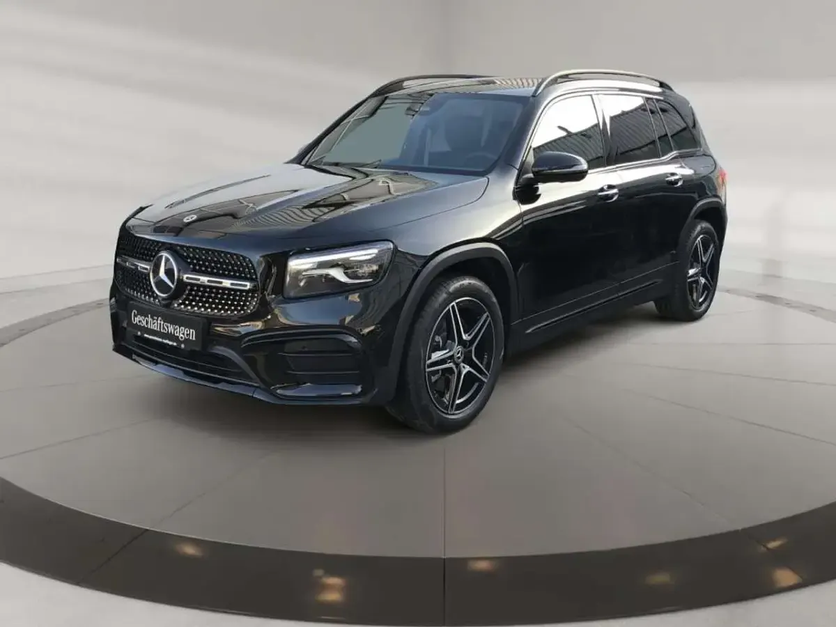Gebraucht Mercedes GLB220 AMG 190 PS (139 kW) 2026 Schwarz SUV