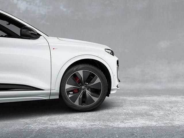 Gebraucht Audi Q6 e-tron Ambiente 284 kW (387 PS) 2025 Gletscherweiß metallic SUV