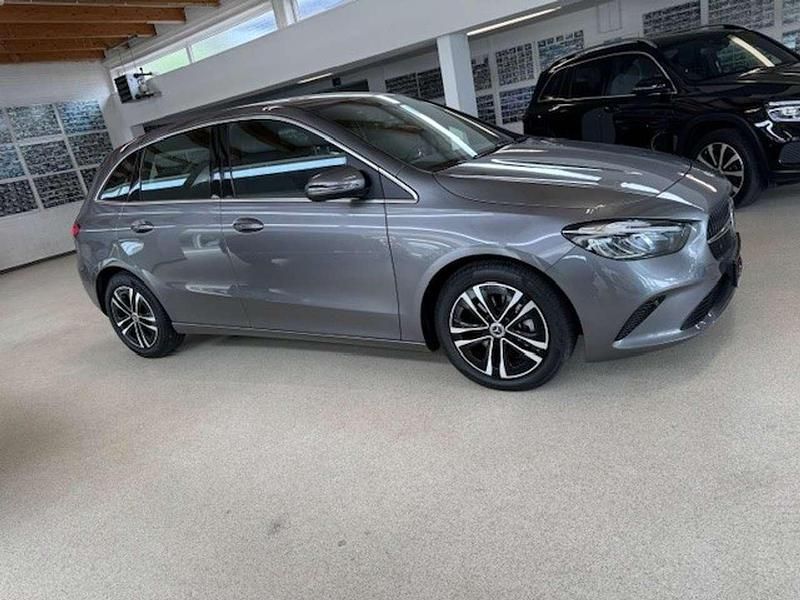 Gebraucht Mercedes B180 Advanced 136 PS (100 kW) 2024 Mountaingrau metallic Kleinwagen