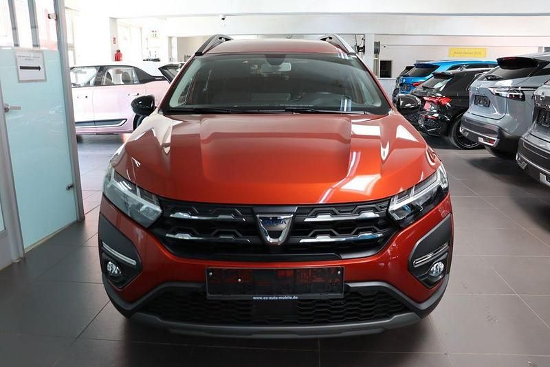 Second-hand Dacia Jogger 101 CP (74 kW) 2022 Maro Monovolum