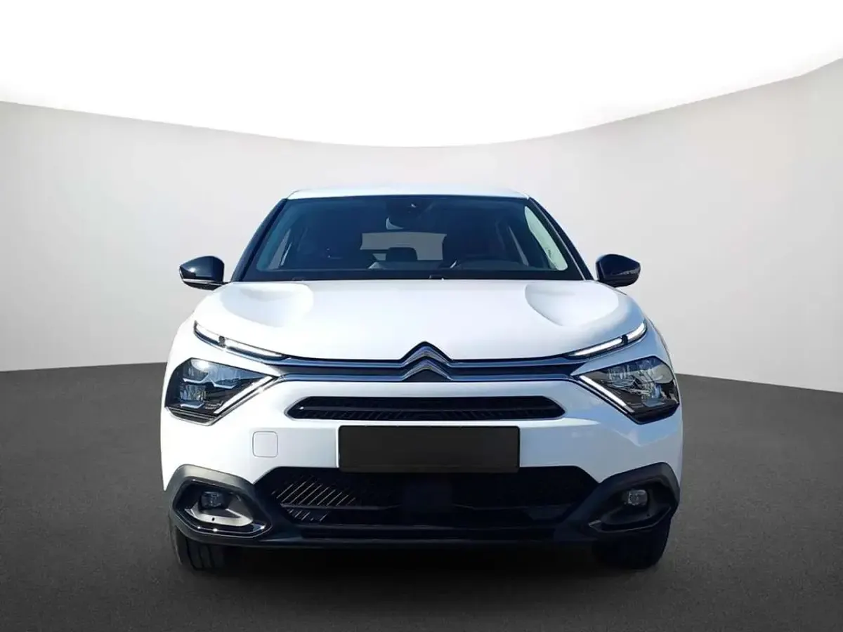 Używany Citroën C4 Feel 131 KM (96 kW) 2023 Biały Sedan/Limuzyna