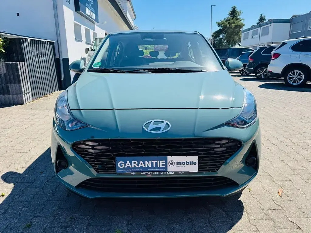 Gebraucht Hyundai i10 67 PS (49 kW) 2024 Grün Kleinwagen