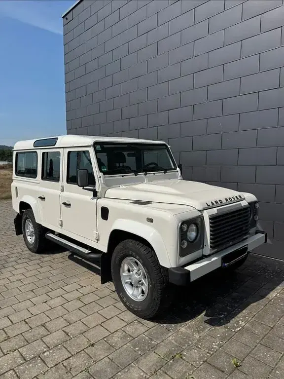 Gebraucht Land Rover Defender 122 PS (89 kW) 2010 Weiß Kombi