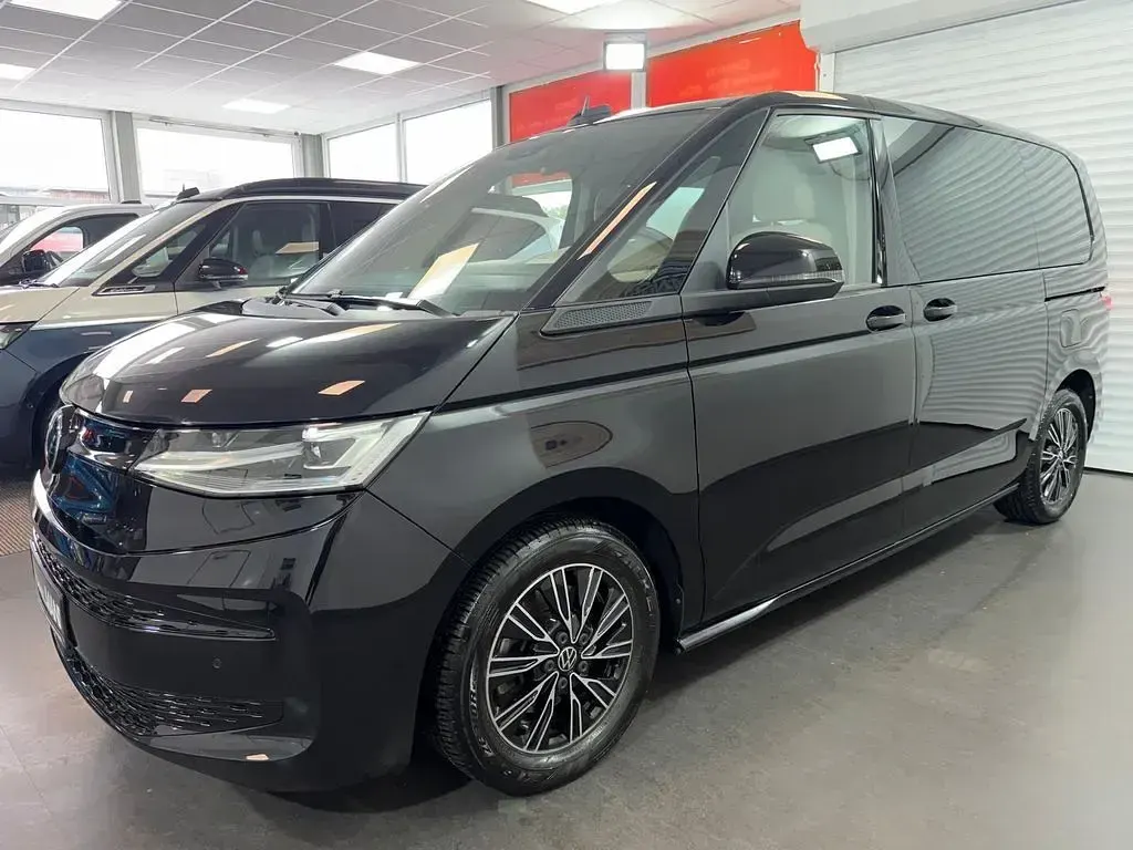 Gebraucht VW Multivan 150 PS (110 kW) 2024 Deep black Van / Kleinbus