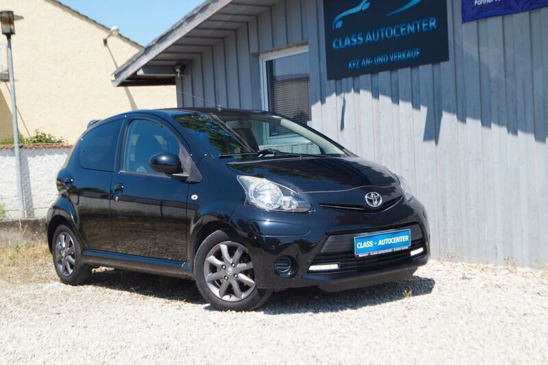 Schwarz Gebraucht 2013 Toyota Aygo Connect Style Kleinwagen | 5.950 € (Etwas zu teuer) - Bild 1/4