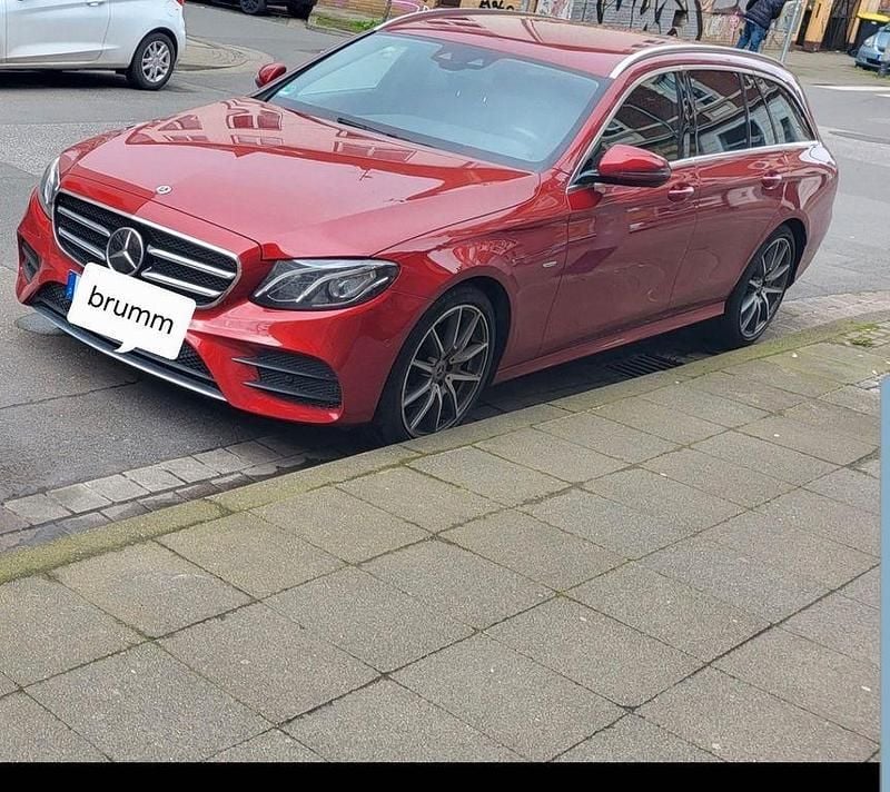 Gebraucht Mercedes E220 194 PS (142 kW) 2019 Rot Kombi