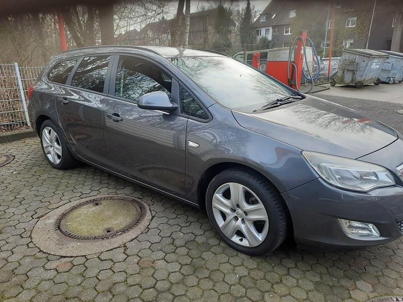 Gebraucht Opel Astra Edition 110 PS (80 kW) 2011 Grau Kombi