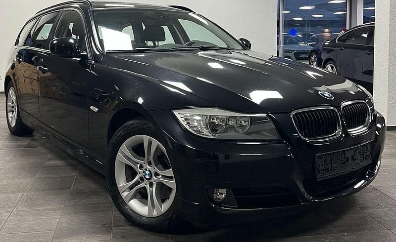 Gebraucht BMW 318 143 PS (105 kW) 2012 Schwarz Kombi