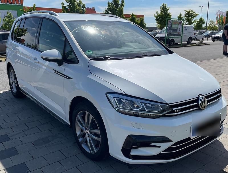 Weiß Gebraucht 2019 VW Touran R-line Van / Kleinbus | 22.400 € (Guter Preis) - Bild 1/4