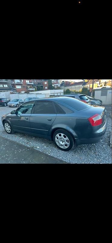 Second-hand Audi A4 220 CP (161 kW) 2001 Gri Berlinǎ