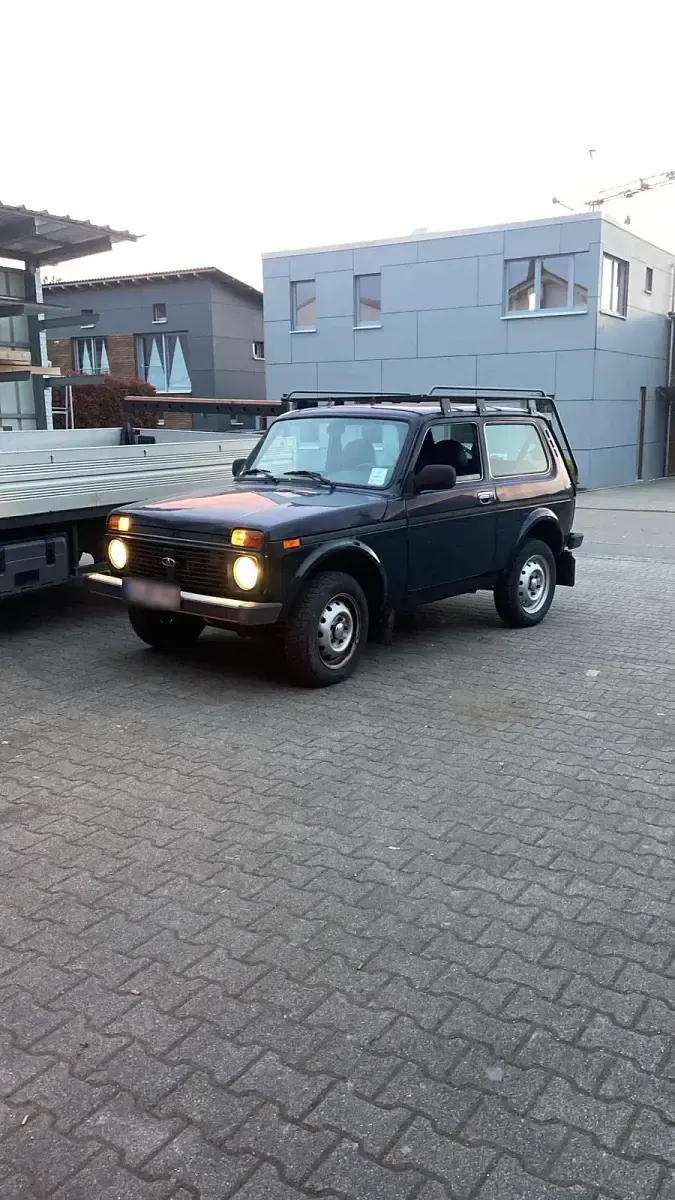 Second-hand Lada niva 81 CP (59 kW) 2012 Albastru SUV