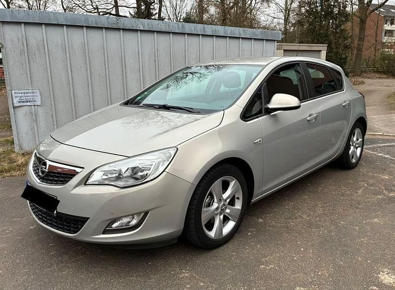 Gebraucht Opel Astra Edition 116 PS (85 kW) 2010 Grau Limousine