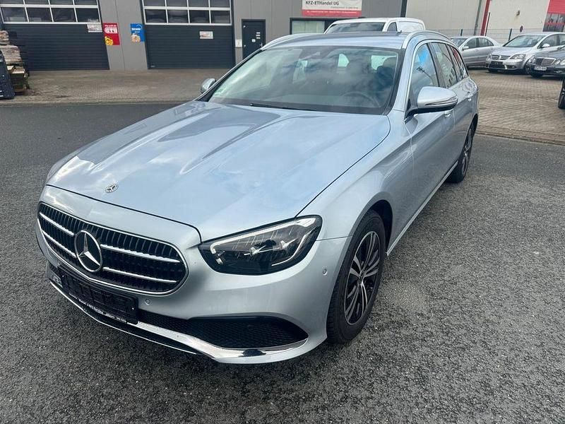 Gebraucht Mercedes E220 194 PS (142 kW) 2021 Silber Limousine