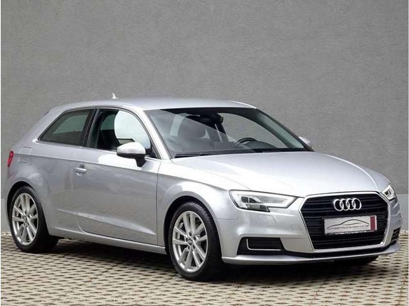 Usata Audi A3 Design 116 CV (85 kW) 2017 Argento Berlina
