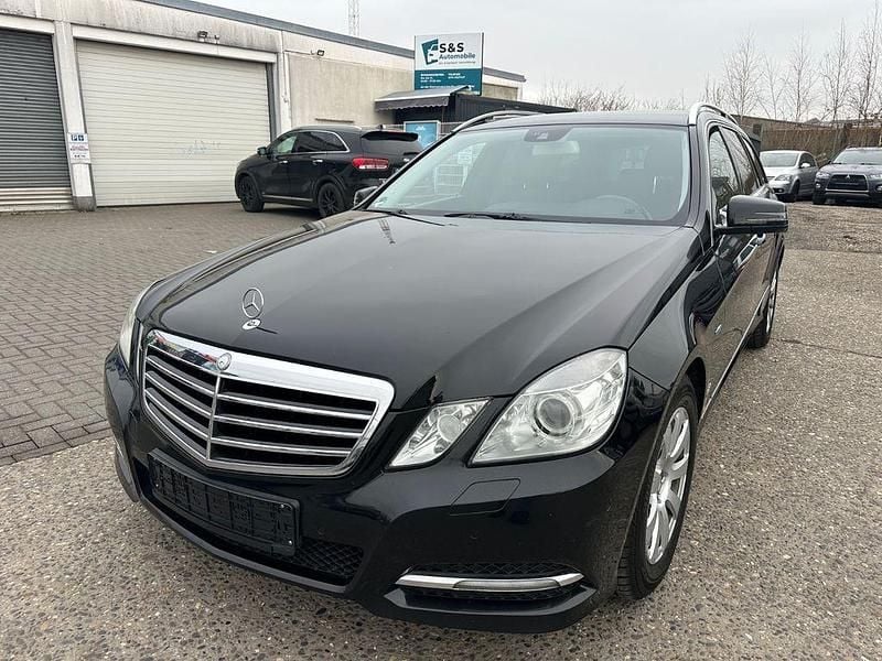 Schwarz Gebraucht 2011 Mercedes E220 Kombi | 6.990 € (Superpreis) - Bild 1/4