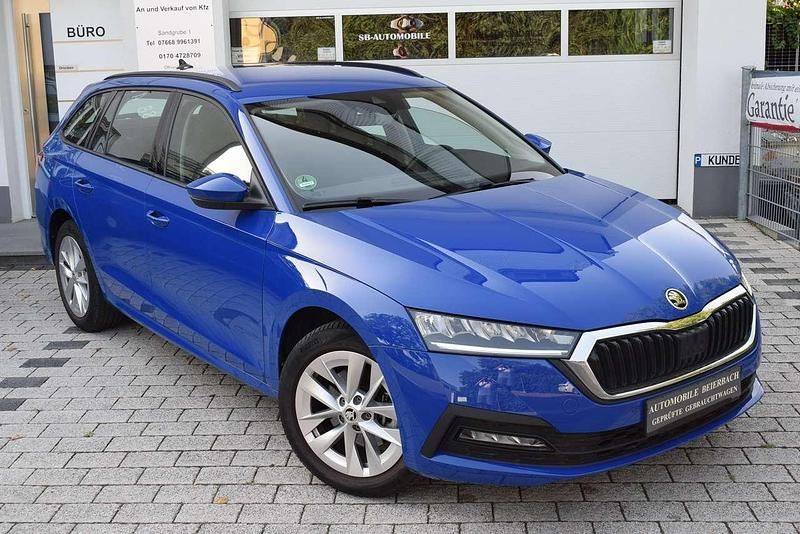 Modra energy/energy blue Gebraucht 2022 Skoda Octavia Ambition Kombi | 20.599 € (Superpreis) - Bild 1/4