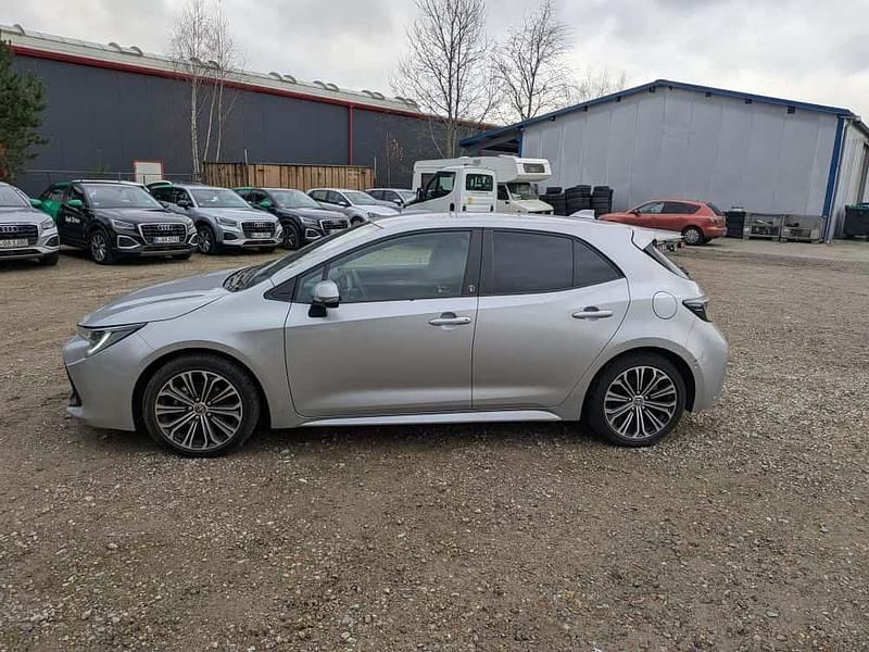 Silber Gebraucht 2023 Toyota Corolla Hybrid Team Kleinwagen | 23.000 € (Fairer Preis) - Bild 1/4