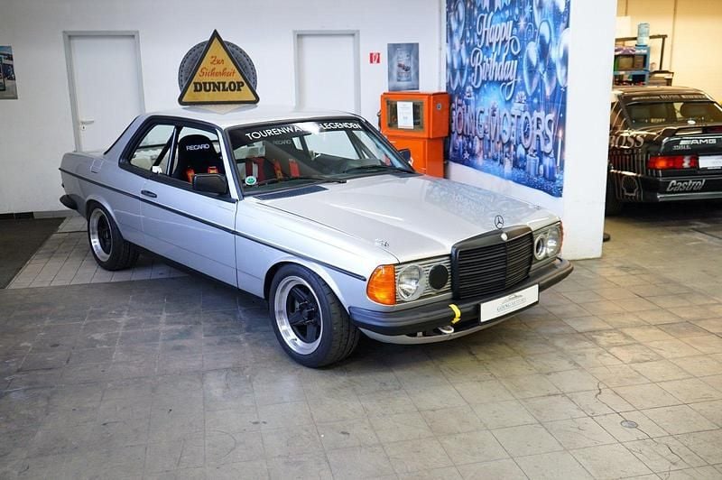 Gebraucht Mercedes E280 209 PS (153 kW) 1980 Silber Coupé