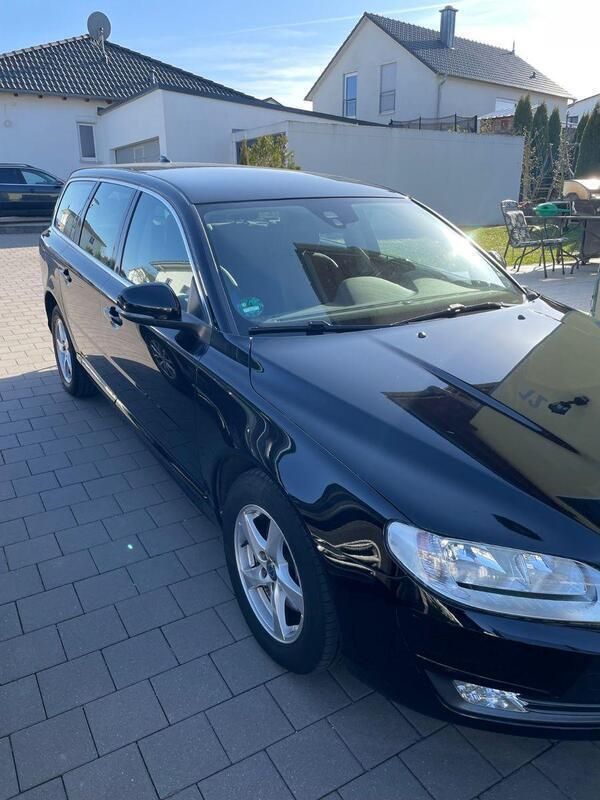 Schwarz Gebraucht 2015 Volvo V70 Kinetic Kombi | 18.860 € - Bild 1/3