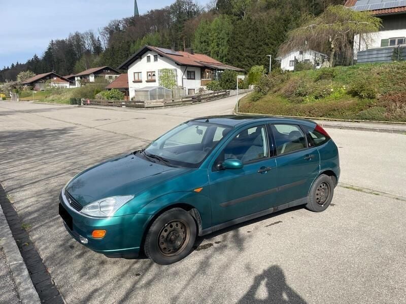 Grün Gebraucht 2000 Ford Focus Kleinwagen | 2.400 € (Etwas zu teuer) - Bild 1/4