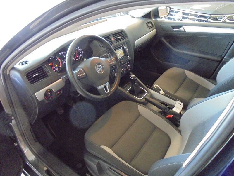 Gebraucht VW Jetta Life 105 PS (77 kW) 2013 Grau Limousine