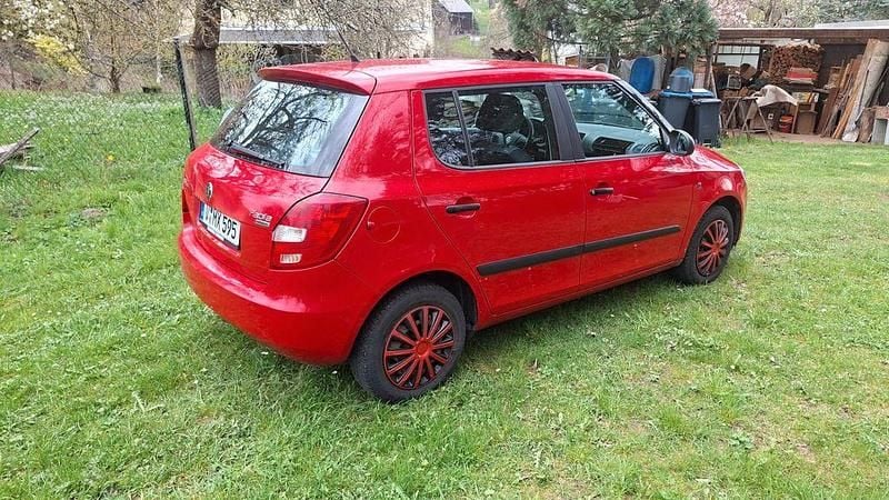 Gebraucht Skoda Fabia Cool Edition 60 PS (44 kW) 2009 Rot Limousine