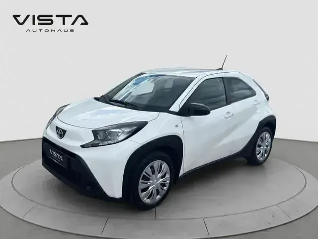 Gebraucht Toyota Aygo X X-play 72 PS (52 kW) 2022 Super white 2 SUV