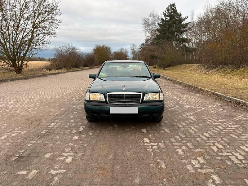 Gebraucht Mercedes C180 122 PS (89 kW) 1996 Grün Limousine