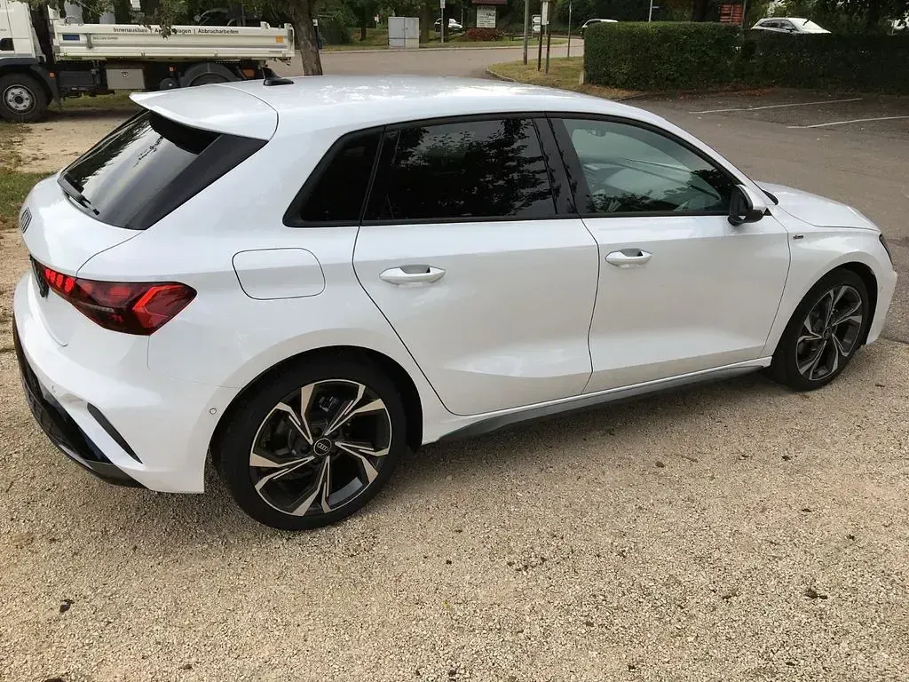 Gebraucht Audi A3 S-Line 116 PS (85 kW) 2025 Weiß Limousine