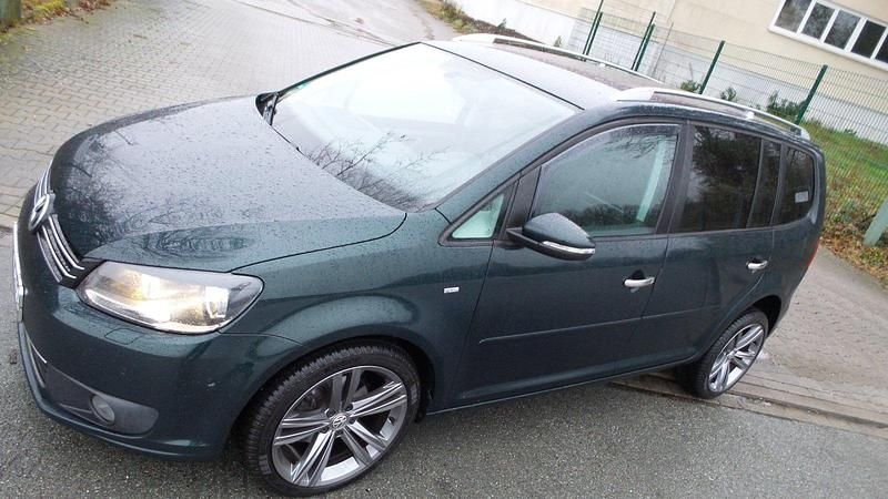 Gebraucht VW Touran Cup 105 PS (77 kW) 2014 Grün Van / Kleinbus