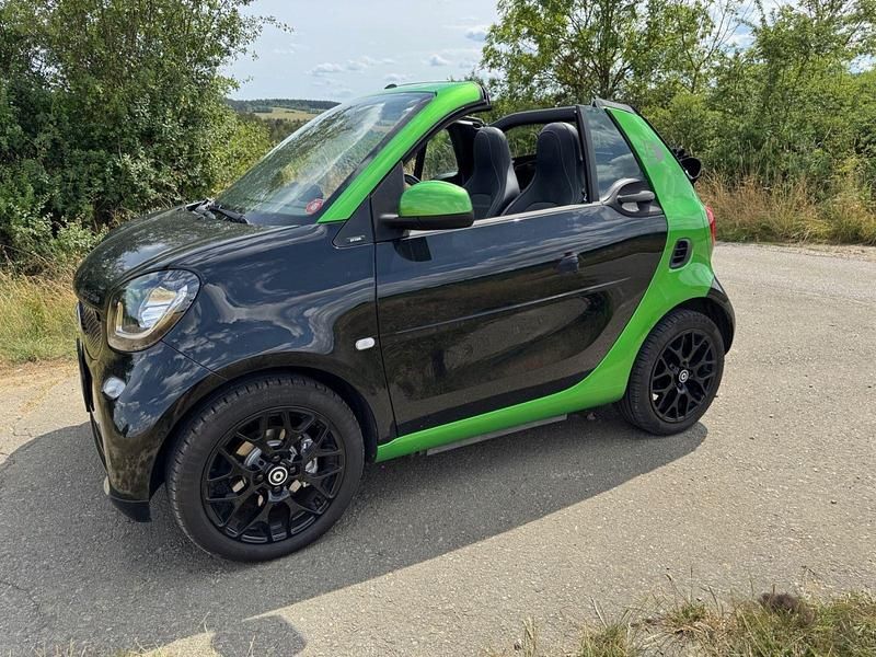 Grün Gebraucht 2017 Smart ForTwo Coupé Coupé | 8.000 € (Teuer) - Bild 1/4