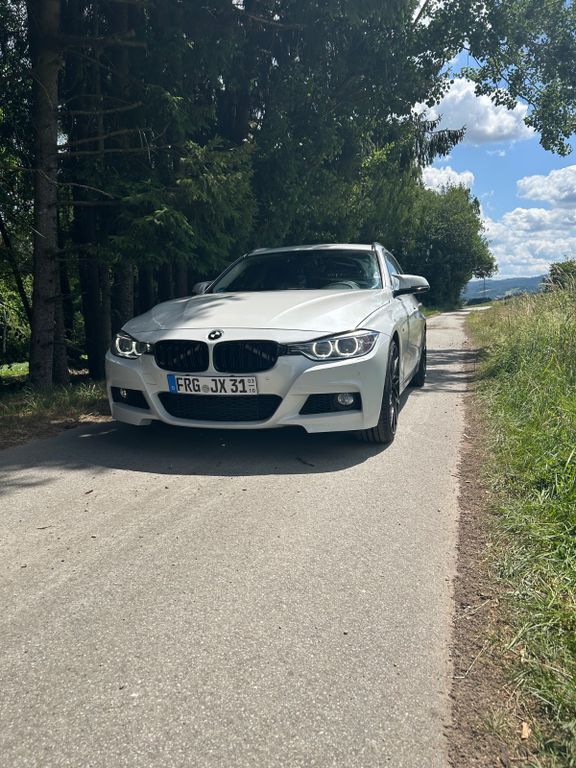 Weiß Gebraucht 2013 BMW 320 M Performance Kombi | 13.600 € (Teuer) - Bild 1/4