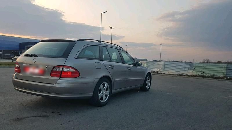 Gebraucht Mercedes E220 150 PS (110 kW) 2004 Gold Kombi