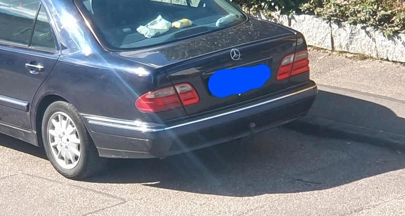 Gebraucht Mercedes E220 Elegance 143 PS (105 kW) 2000 Blau Limousine