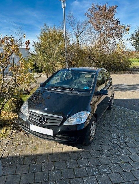 Schwarz Gebraucht 2011 Mercedes A180 Van / Kleinbus | 1.999 € (Superpreis) - Bild 1/4