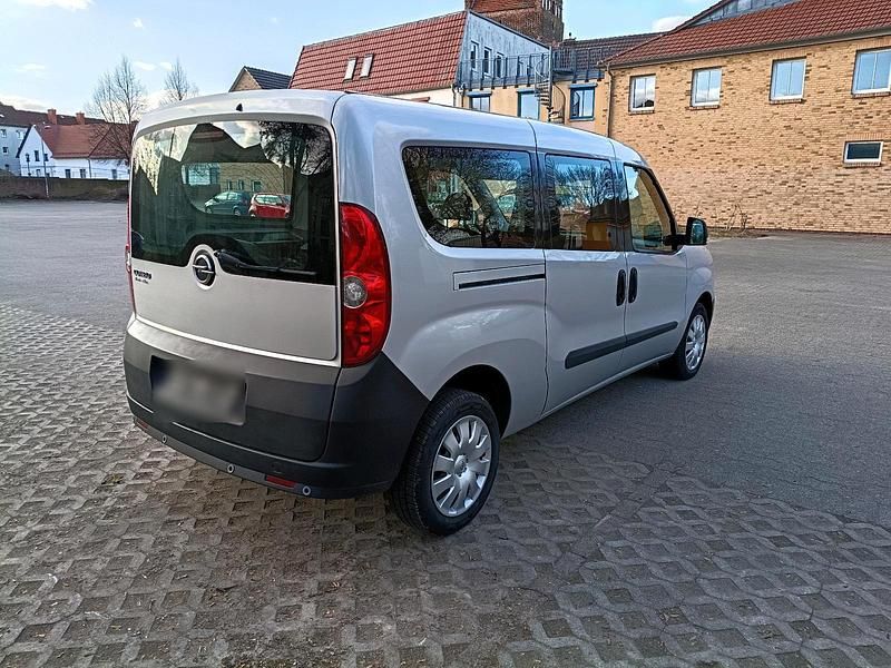 Second-hand Opel Combo 95 CP (69 kW) 2018 Argintiu Monovolum