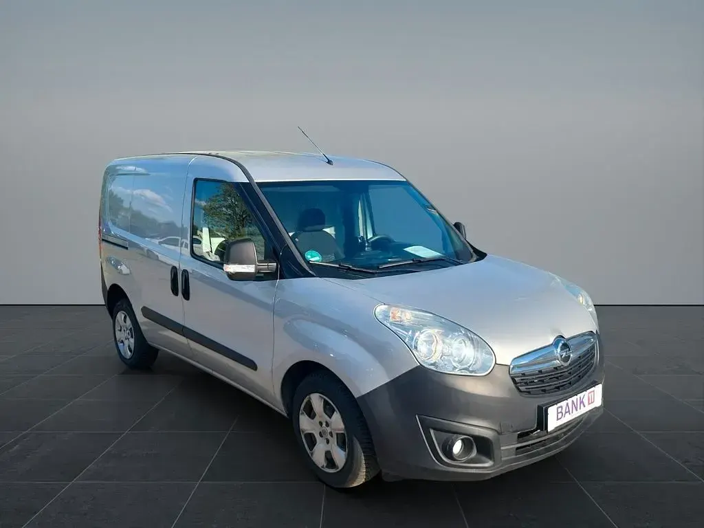 Gebraucht Opel Combo 105 PS (77 kW) 2017 Silber Van / Kleinbus