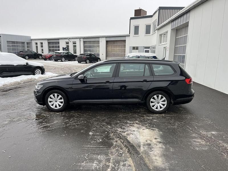 Gebraucht VW Passat Conceptline 150 PS (110 kW) 2022 Schwarz Kombi