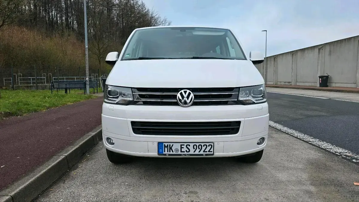 Gebraucht VW Multivan 179 PS (131 kW) 2015 Weiß Van / Kleinbus