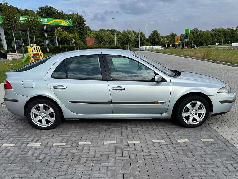Silber Gebraucht 2001 Renault Laguna II Limousine | 1.600 € (Fairer Preis) - Bild 1/4