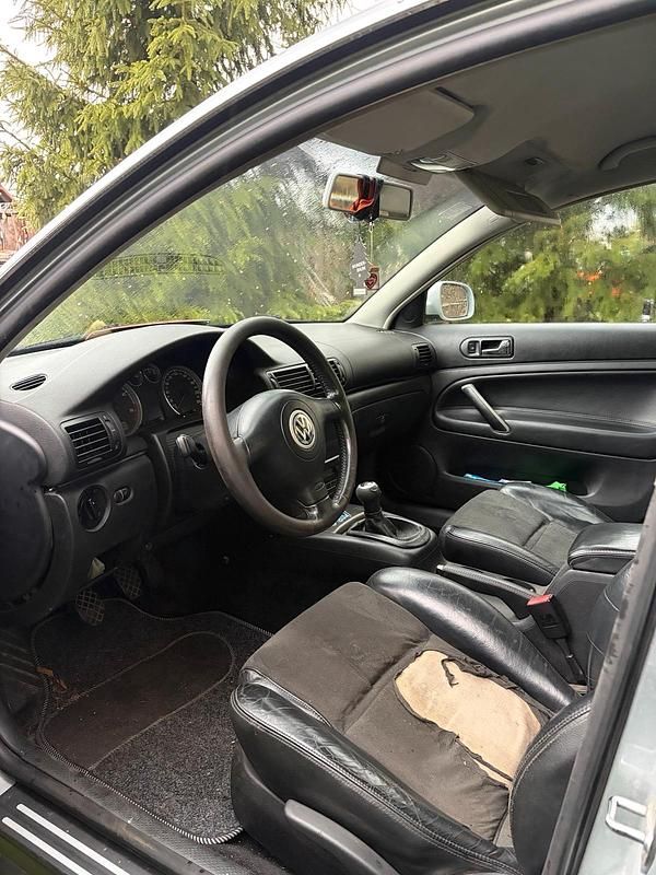 Second-hand VW Passat 190 CP (139 kW) 2002 Argintiu Break