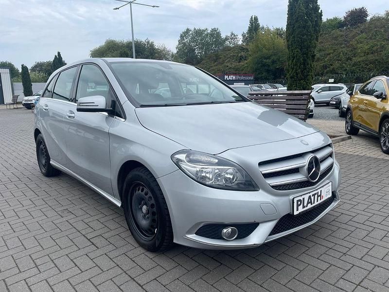 Gebraucht Mercedes B180 122 PS (89 kW) 2013 Silber Van / Kleinbus