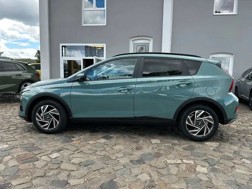 Neu Hyundai Bayon GO! 101 PS (74 kW) 2025 Mangrove green mineraleffekt SUV