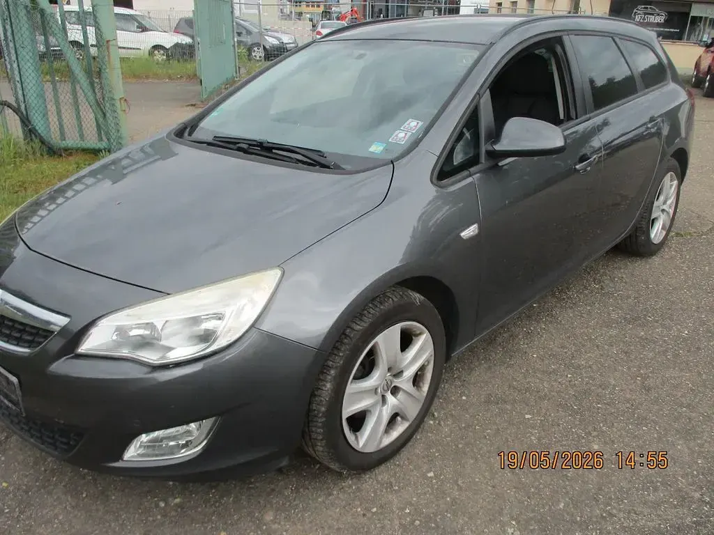 Gebraucht Opel Astra Edition 110 PS (80 kW) 2011 Kombi