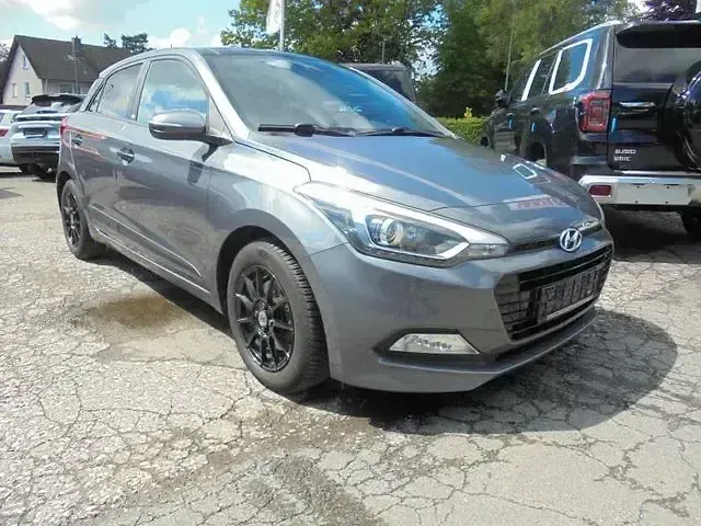 Gebraucht Hyundai i20 Passion 120 PS (88 kW) 2017 Grau Limousine